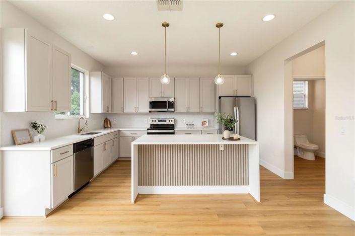 Image No.16-4 Bed House for sale