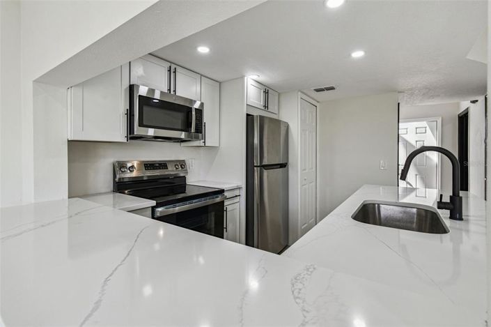 Image No.6-4 Bed Property for sale