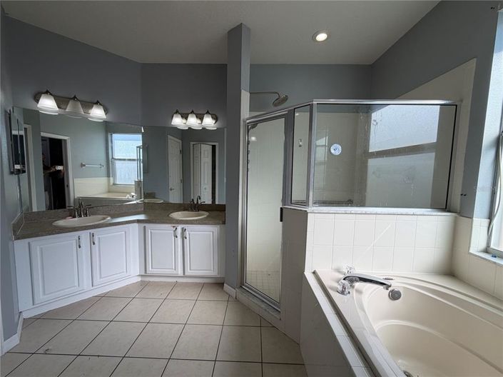 Image No.8-4 Bed House for sale