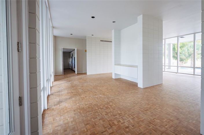 Image No.10-4 Bed House for sale