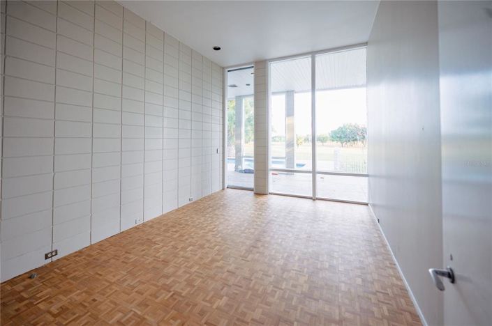 Image No.11-4 Bed Property for sale