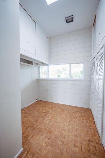 Image No.17-4 Bed Property for sale