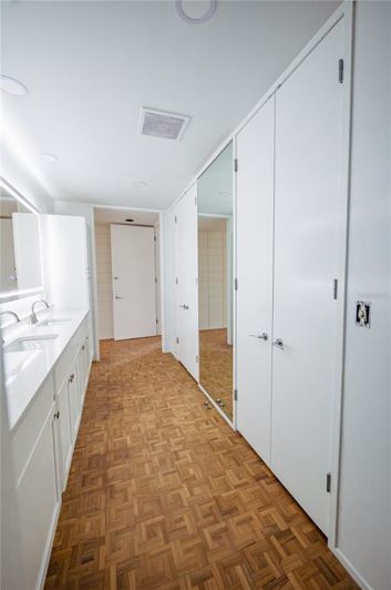 Image No.20-4 Bed House for sale