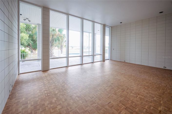 Image No.22-4 Bed House for sale