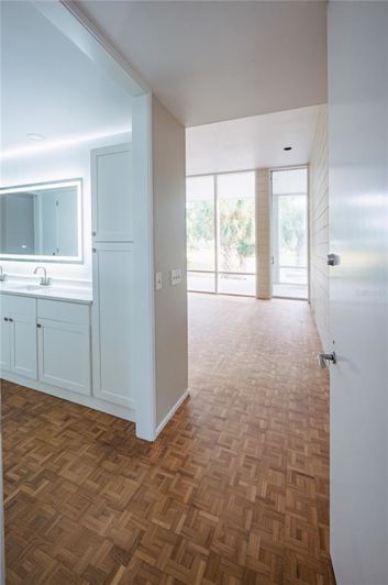 Image No.23-4 Bed Property for sale