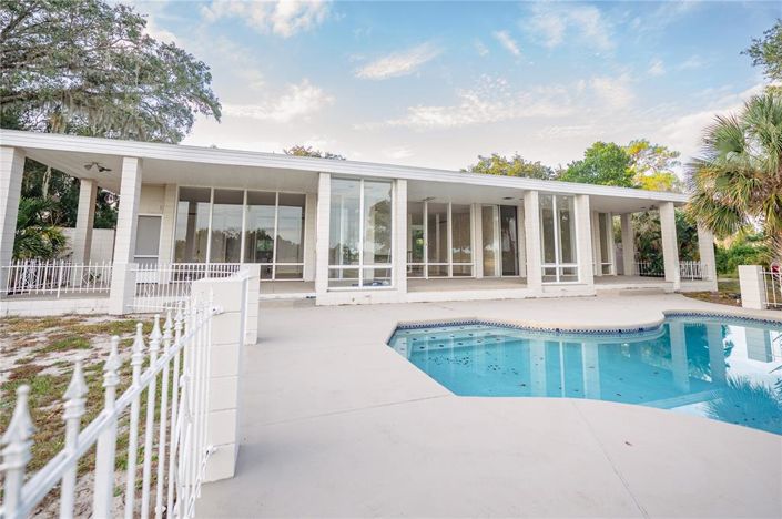 Image No.30-4 Bed Property for sale