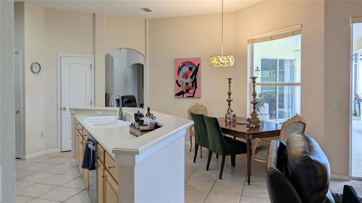 Image No.8-5 Bed House for sale