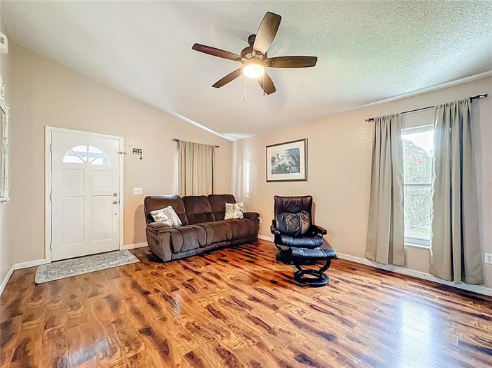 Image No.12-3 Bed Property for sale