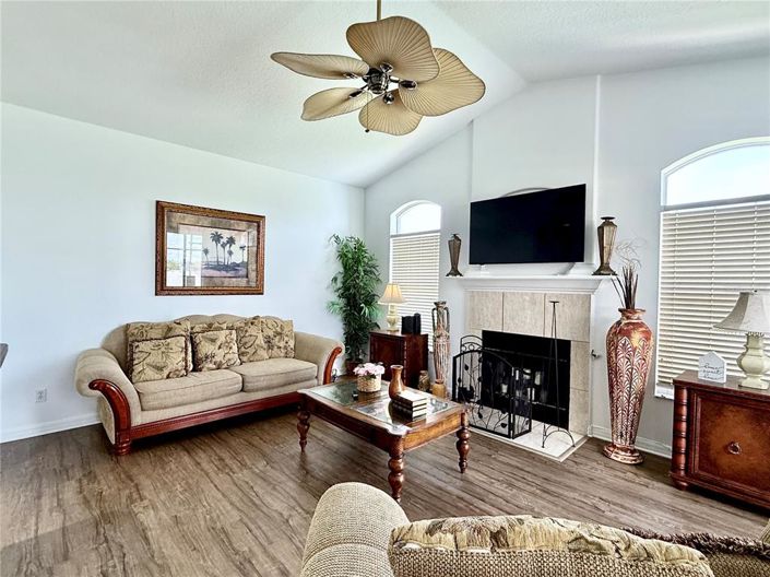 Image No.27-5 Bed House for sale