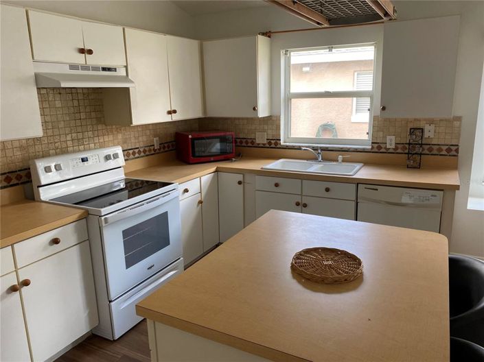 Image No.20-4 Bed House for sale