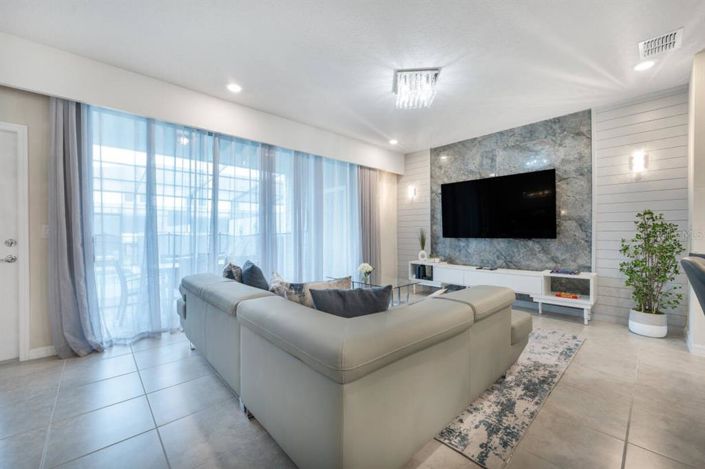 Image No.3-5 Bed Townhouse for sale