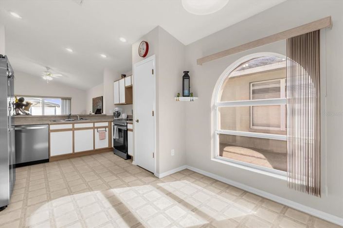 Image No.12-3 Bed Property for sale