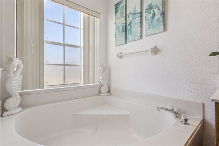 Image No.27-5 Bed Property for sale