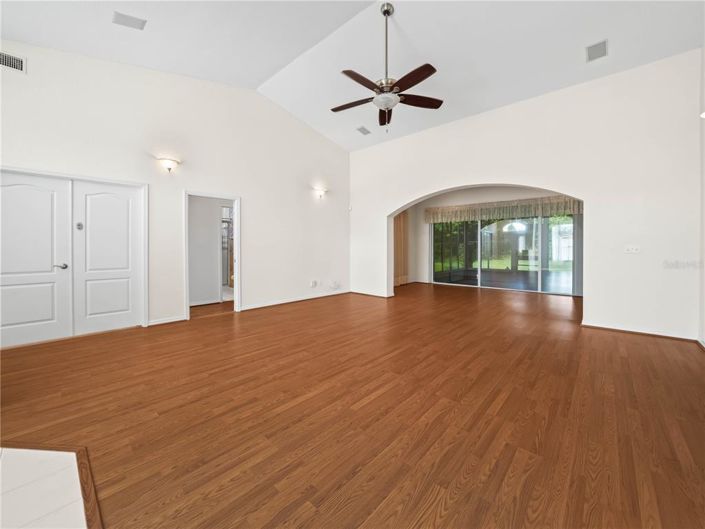 Image No.7-3 Bed Property for sale