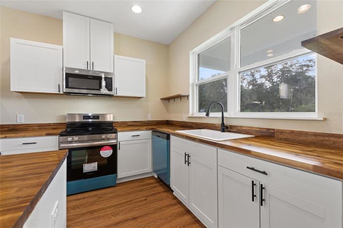 Image No.10-2 Bed Property for sale