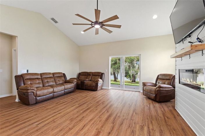 Image No.14-2 Bed Property for sale