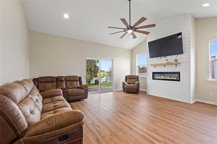 Image No.15-2 Bed Property for sale