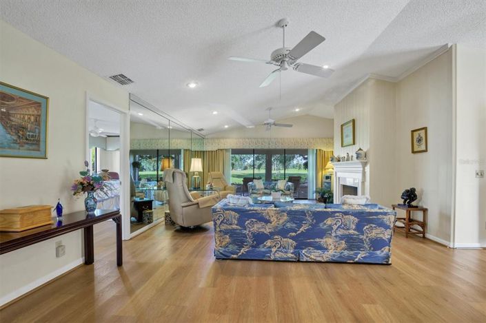 Image No.10-3 Bed Property for sale