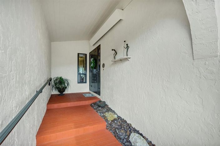 Image No.8-3 Bed Property for sale