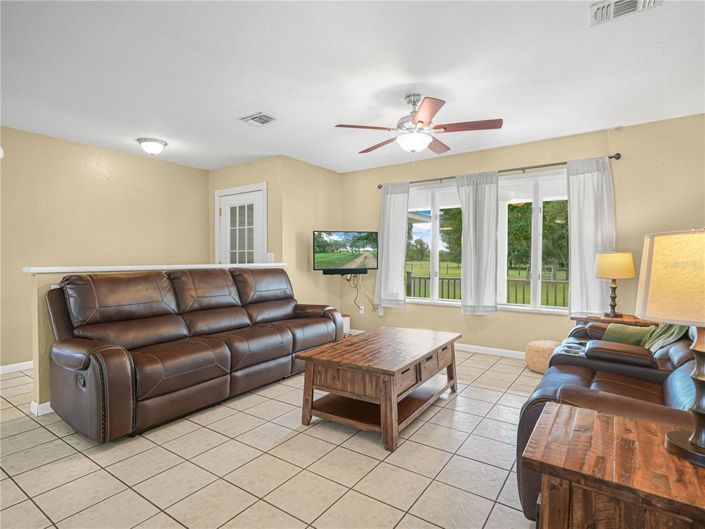 Image No.10-4 Bed House for sale