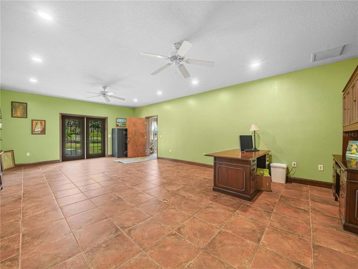 Image No.17-4 Bed Property for sale