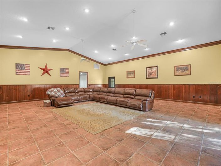 Image No.18-4 Bed House for sale