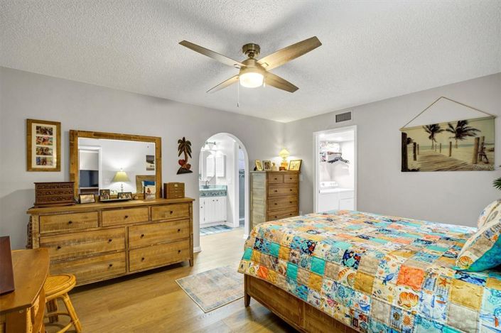 Image No.20-2 Bed Apartment for sale