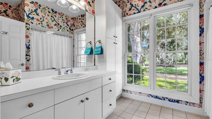 Image No.55-4 Bed Property for sale