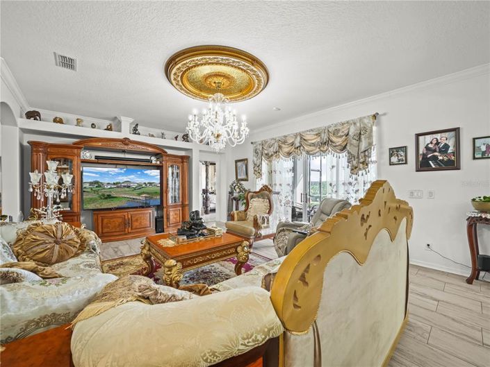 Image No.18-5 Bed Property for sale