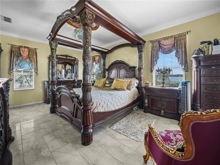 Image No.19-5 Bed Property for sale