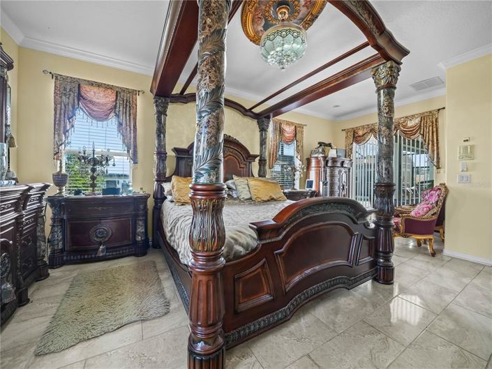 Image No.20-5 Bed Property for sale