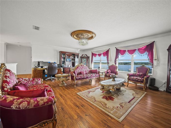 Image No.32-5 Bed Property for sale