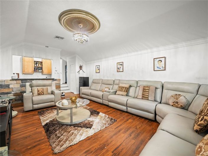 Image No.40-5 Bed Property for sale