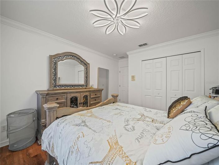 Image No.43-5 Bed Property for sale