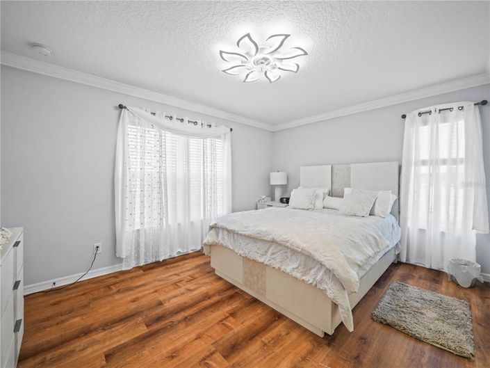 Image No.44-5 Bed Property for sale