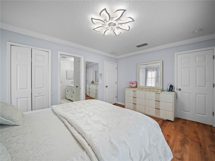 Image No.45-5 Bed Property for sale