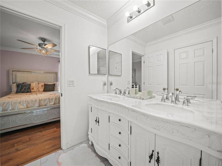 Image No.51-5 Bed Property for sale