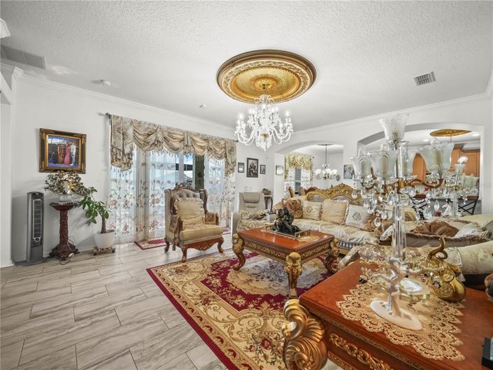 Image No.9-5 Bed Property for sale