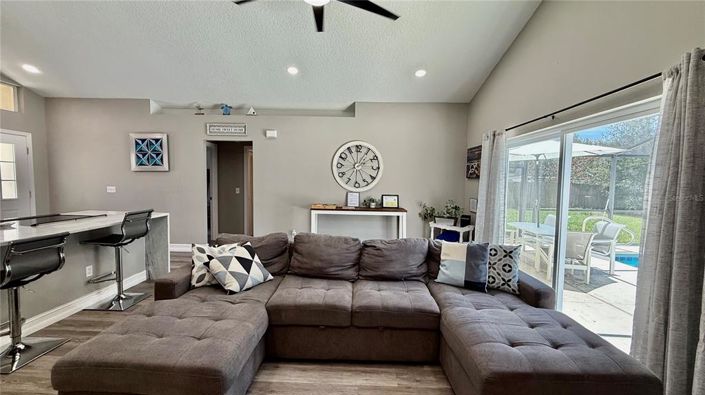 Image No.11-3 Bed House for sale