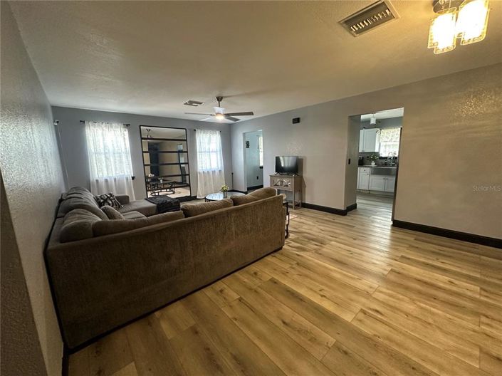 Image No.22-Propriété de 4 chambres à vendre à États-Unis