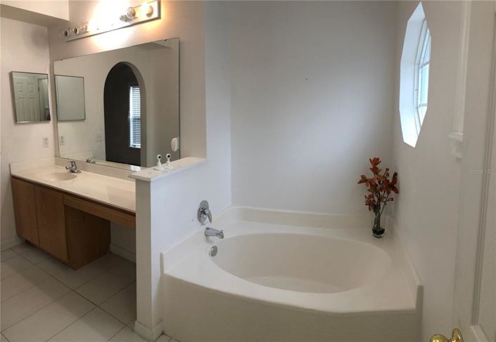 Image No.41-4 Bed Property for sale