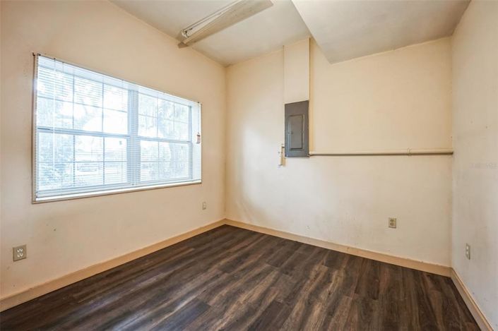 Image No.30-2 Bed House for sale