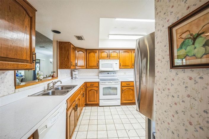 Image No.10-2 Bed Property for sale