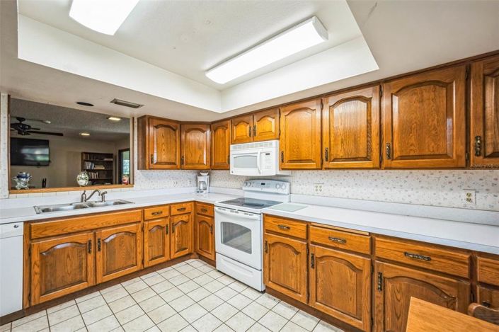 Image No.11-2 Bed Property for sale