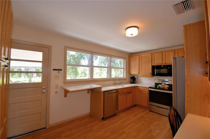 Image No.17-6 Bed Property for sale