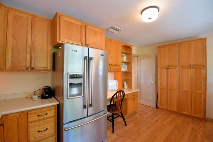 Image No.19-6 Bed Property for sale