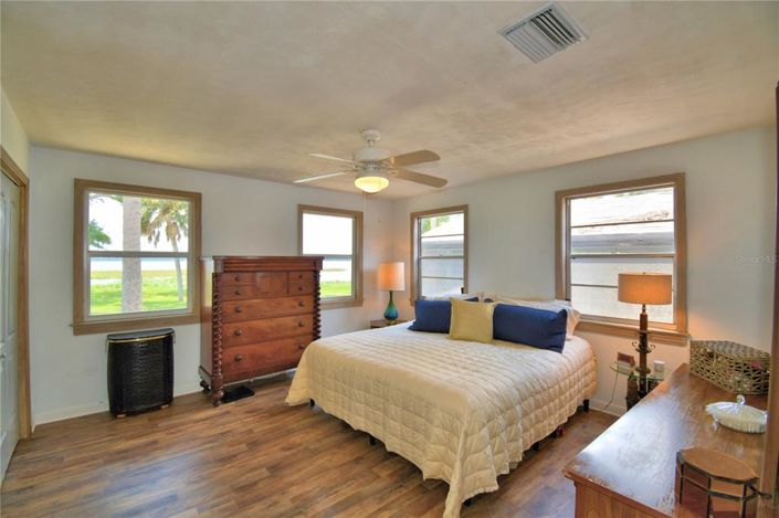 Image No.28-6 Bed House for sale