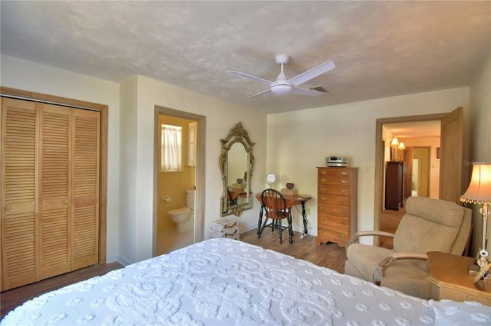 Image No.32-6 Bed Property for sale