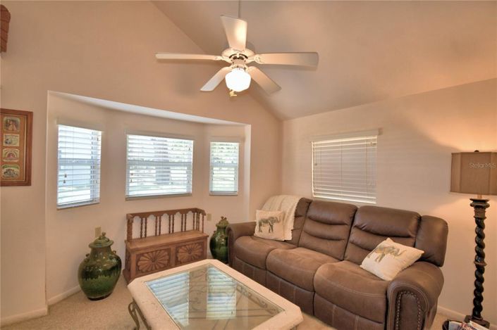 Image No.42-6 Bed Property for sale