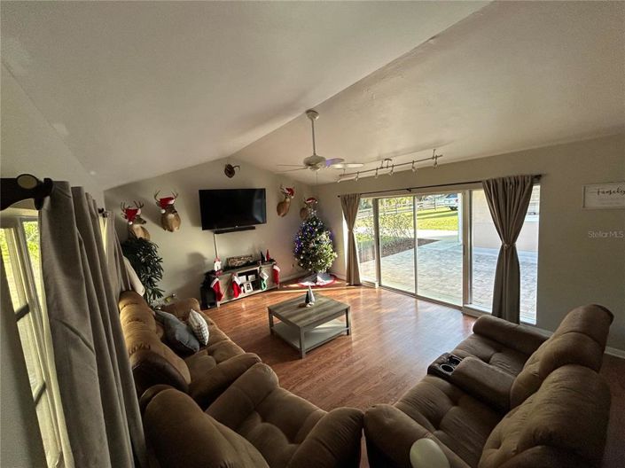 Image No.11-3 Bed House for sale